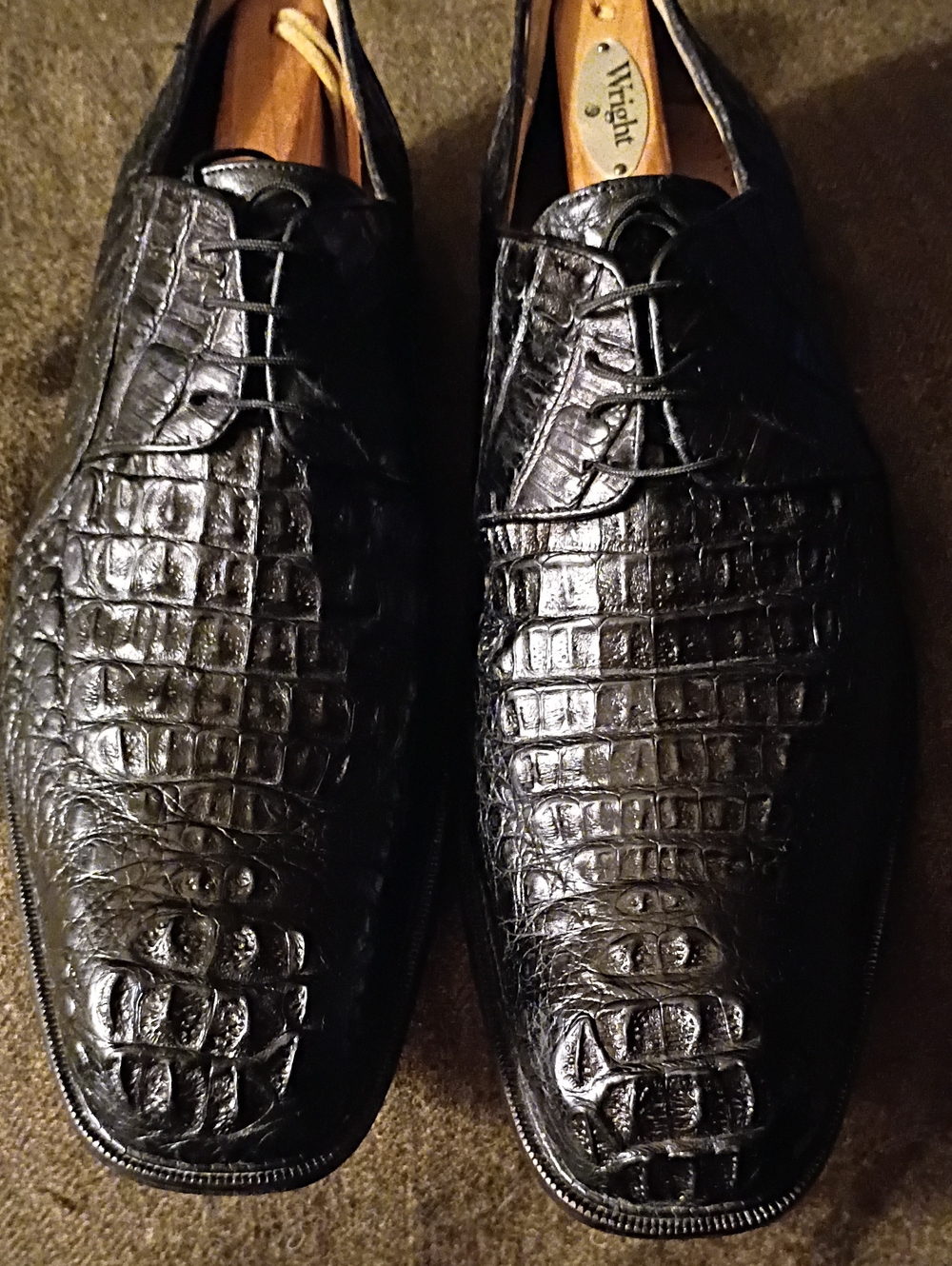 Men's Black Croc-Embossed Leather Dress Shoes